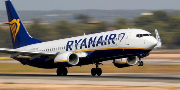 avion Ryanair à l'atterrissage